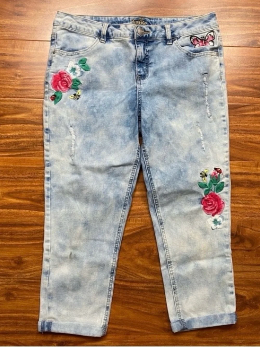 3/$25 Justice Girls Blue Acid Wash Floral Embroidered Crop Jeans Size 14 Plus